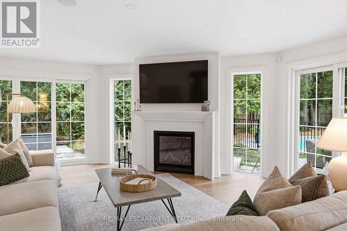 3081 Balmoral Avenue, Burlington, ON - Indoor Photo Showing Living Room With Fireplace