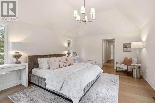 3081 Balmoral Avenue, Burlington, ON - Indoor Photo Showing Bedroom