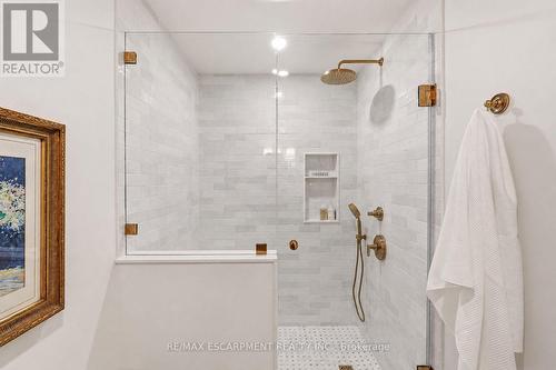 3081 Balmoral Avenue, Burlington, ON - Indoor Photo Showing Bathroom