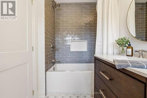 3081 Balmoral Avenue, Burlington, ON - Indoor Photo Showing Bathroom