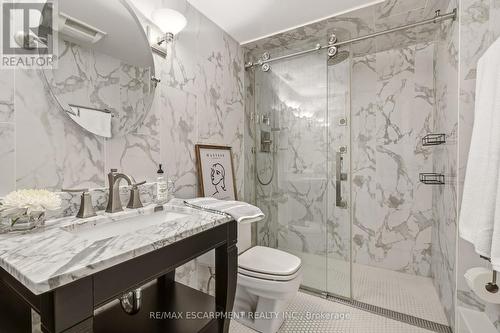 3081 Balmoral Avenue, Burlington, ON - Indoor Photo Showing Bathroom