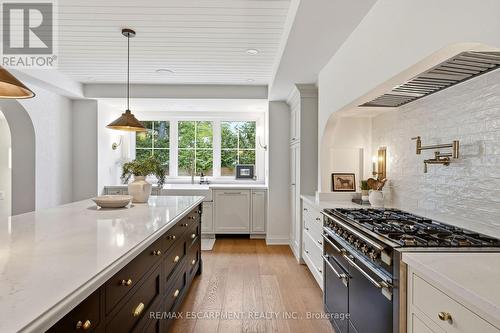 3081 Balmoral Avenue, Burlington, ON - Indoor Photo Showing Kitchen With Upgraded Kitchen