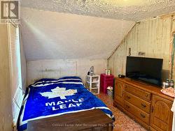 Primary Bedroom - 