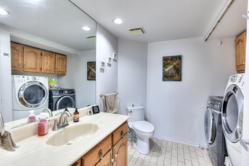 Salle de bains - 702-7 Boul. Simard, Saint-Lambert, QC - Indoor Photo Showing Laundry Room