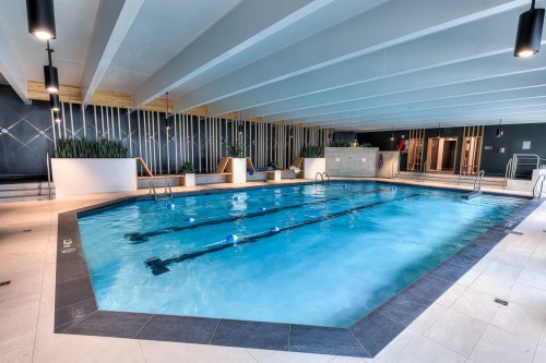 Piscine - 702-7 Boul. Simard, Saint-Lambert, QC - Indoor Photo Showing Other Room With In Ground Pool