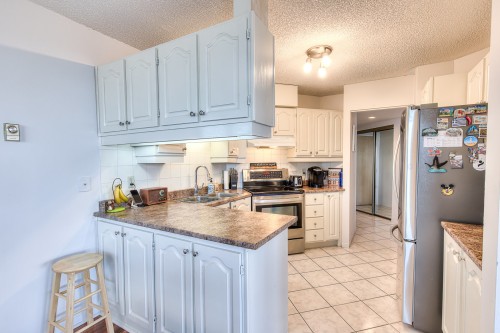 Cuisine - 702-7 Boul. Simard, Saint-Lambert, QC - Indoor Photo Showing Kitchen With Double Sink