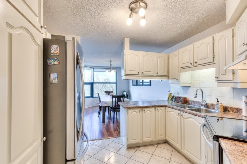 Cuisine - 702-7 Boul. Simard, Saint-Lambert, QC - Indoor Photo Showing Kitchen With Double Sink