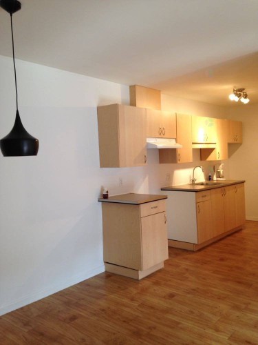 Cuisine - 312 Rue Champlain, Salaberry-De-Valleyfield, QC - Indoor Photo Showing Kitchen
