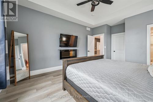 50 Faith Drive, Mapleton, ON - Indoor Photo Showing Bedroom