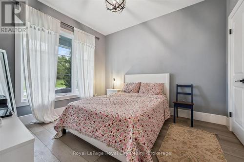 50 Faith Drive, Mapleton, ON - Indoor Photo Showing Bedroom