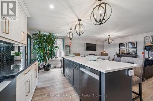 50 Faith Drive, Mapleton, ON - Indoor Photo Showing Kitchen With Upgraded Kitchen
