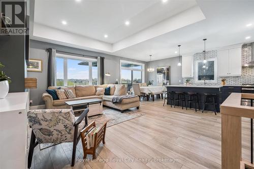 50 Faith Drive, Mapleton, ON - Indoor