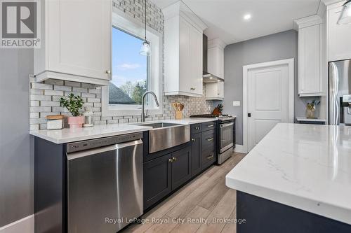 50 Faith Drive, Mapleton, ON - Indoor Photo Showing Kitchen With Upgraded Kitchen