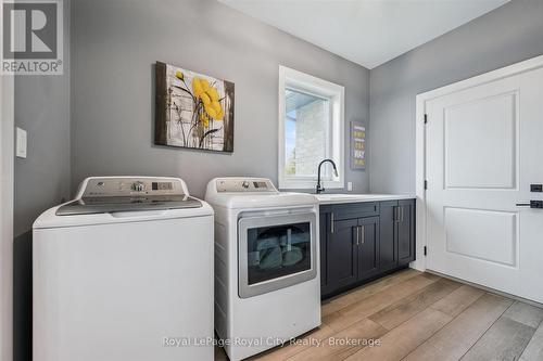 50 Faith Drive, Mapleton, ON - Indoor Photo Showing Laundry Room