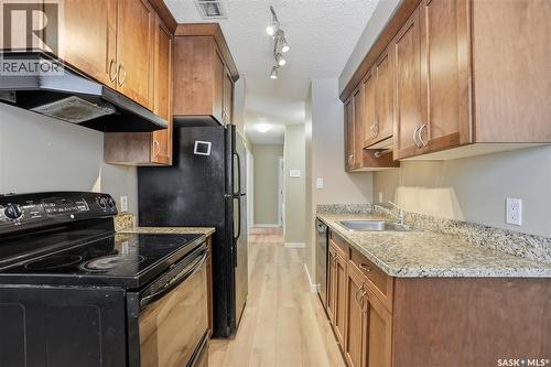 106 254 Pinehouse Place, Saskatoon, SK - Indoor Photo Showing Kitchen