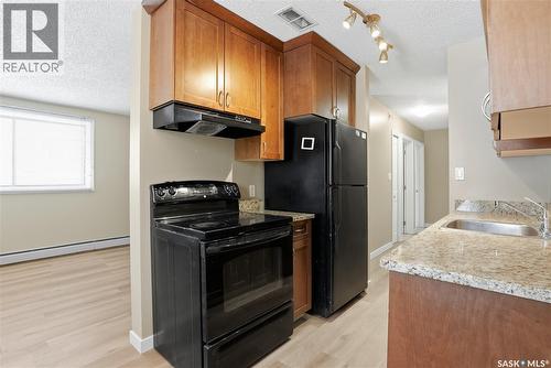 106 254 Pinehouse Place, Saskatoon, SK - Indoor Photo Showing Kitchen
