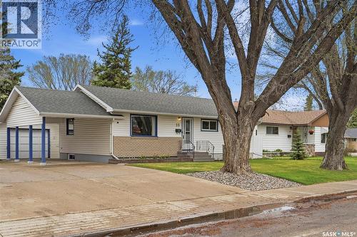 35 Harrison Crescent, Saskatoon, SK - Outdoor With Facade