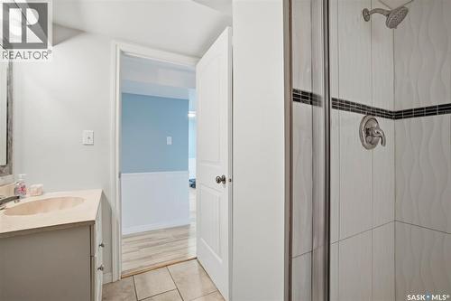 35 Harrison Crescent, Saskatoon, SK - Indoor Photo Showing Bathroom