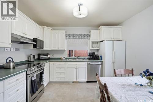 35 Harrison Crescent, Saskatoon, SK - Indoor Photo Showing Kitchen