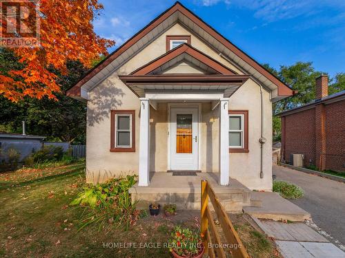 75 DENNE BOULEVARD  Newmarket, ON L3Y 4H5