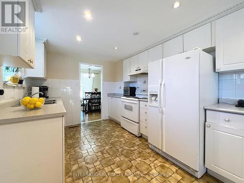 3602 Dunrankin Drive, Mississauga, ON - Indoor Photo Showing Kitchen