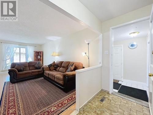 3602 Dunrankin Drive, Mississauga, ON - Indoor Photo Showing Living Room