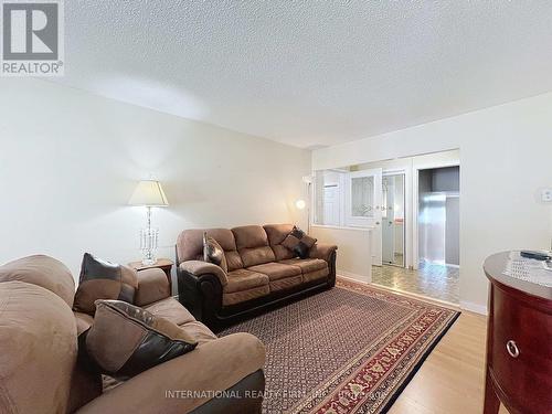 3602 Dunrankin Drive, Mississauga, ON - Indoor Photo Showing Living Room