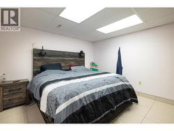 Den space / used as 5th bedroom - 