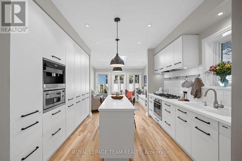 27 Gilmour Street, Ottawa, ON - Indoor Photo Showing Kitchen With Upgraded Kitchen