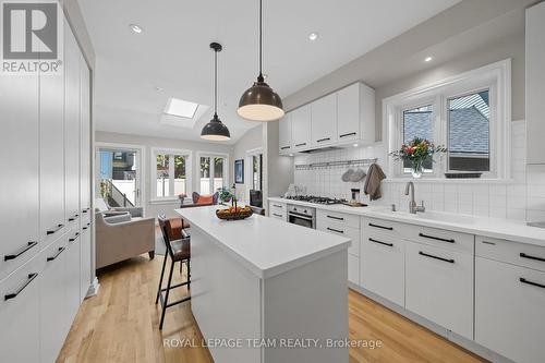27 Gilmour Street, Ottawa, ON - Indoor Photo Showing Kitchen With Upgraded Kitchen