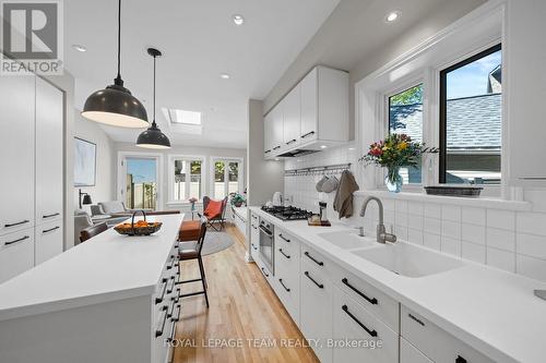 27 Gilmour Street, Ottawa, ON - Indoor Photo Showing Kitchen With Upgraded Kitchen