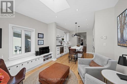 27 Gilmour Street, Ottawa, ON - Indoor Photo Showing Living Room