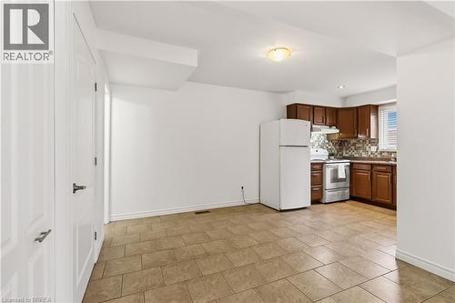 51 Metcalfe Crescent Unit# C, Brantford, ON - Indoor Photo Showing Kitchen