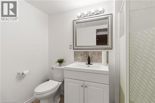 51 Metcalfe Crescent Unit# C, Brantford, ON - Indoor Photo Showing Bathroom