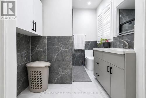 5 Castlegate Boulevard, Brampton, ON - Indoor Photo Showing Bathroom