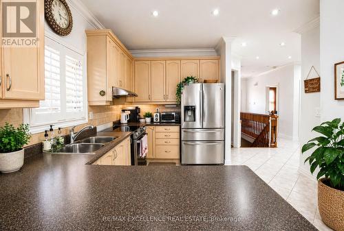 5 Castlegate Boulevard, Brampton, ON - Indoor Photo Showing Kitchen With Double Sink