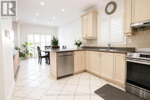 5 Castlegate Boulevard, Brampton, ON - Indoor Photo Showing Kitchen With Double Sink