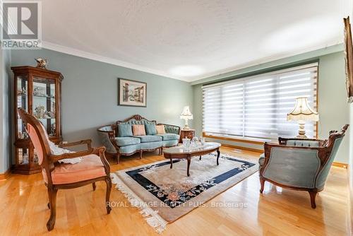 1400 Bough Beeches Boulevard, Mississauga, ON - Indoor Photo Showing Living Room
