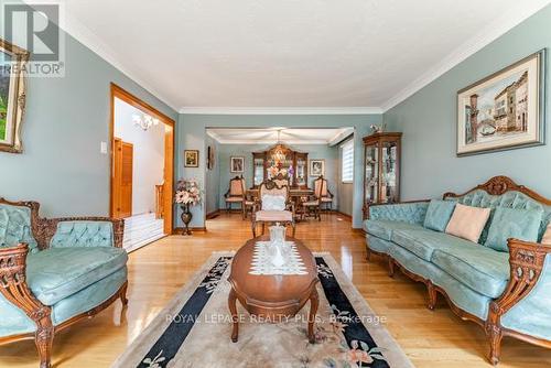 1400 Bough Beeches Boulevard, Mississauga, ON - Indoor Photo Showing Living Room