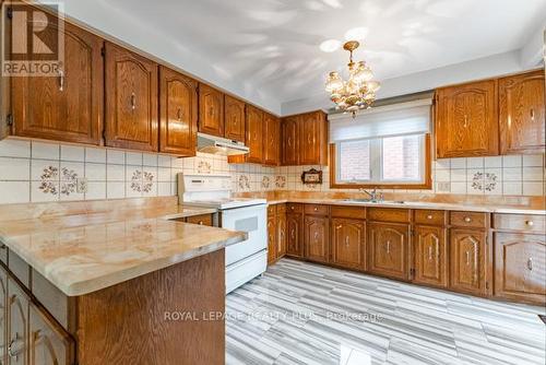 1400 Bough Beeches Boulevard, Mississauga, ON - Indoor Photo Showing Kitchen With Double Sink