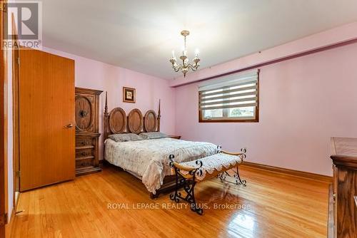 1400 Bough Beeches Boulevard, Mississauga, ON - Indoor Photo Showing Bedroom
