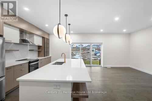 705 - 361 Quarter Town Line, Tillsonburg, ON - Indoor Photo Showing Kitchen With Double Sink With Upgraded Kitchen