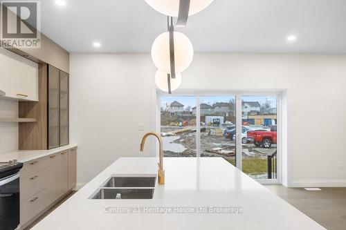 705 - 361 Quarter Town Line, Tillsonburg, ON - Indoor Photo Showing Kitchen With Double Sink With Upgraded Kitchen