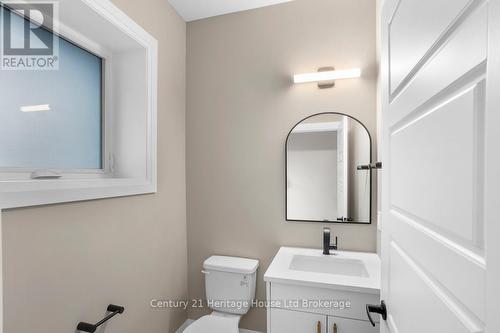 705 - 361 Quarter Town Line, Tillsonburg, ON - Indoor Photo Showing Bathroom