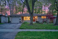 217 PINEGROVE CRESCENT Waterloo, ON N2L 4V2