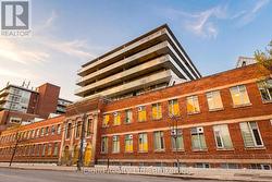 244 - 201 CARLAW AVENUE Toronto, ON M4M 2S1