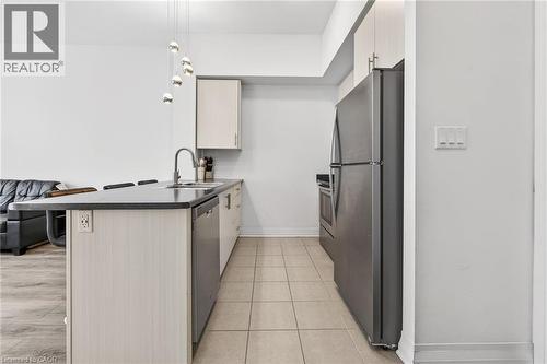 10 Concord Place Unit# 516, Grimsby, ON - Indoor Photo Showing Kitchen