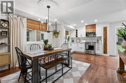 490 Knightsbridge Crescent, Ancaster, ON - Indoor Photo Showing Dining Room