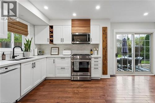 490 Knightsbridge Crescent, Ancaster, ON - Indoor Photo Showing Kitchen With Double Sink With Upgraded Kitchen