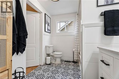 490 Knightsbridge Crescent, Ancaster, ON - Indoor Photo Showing Bathroom